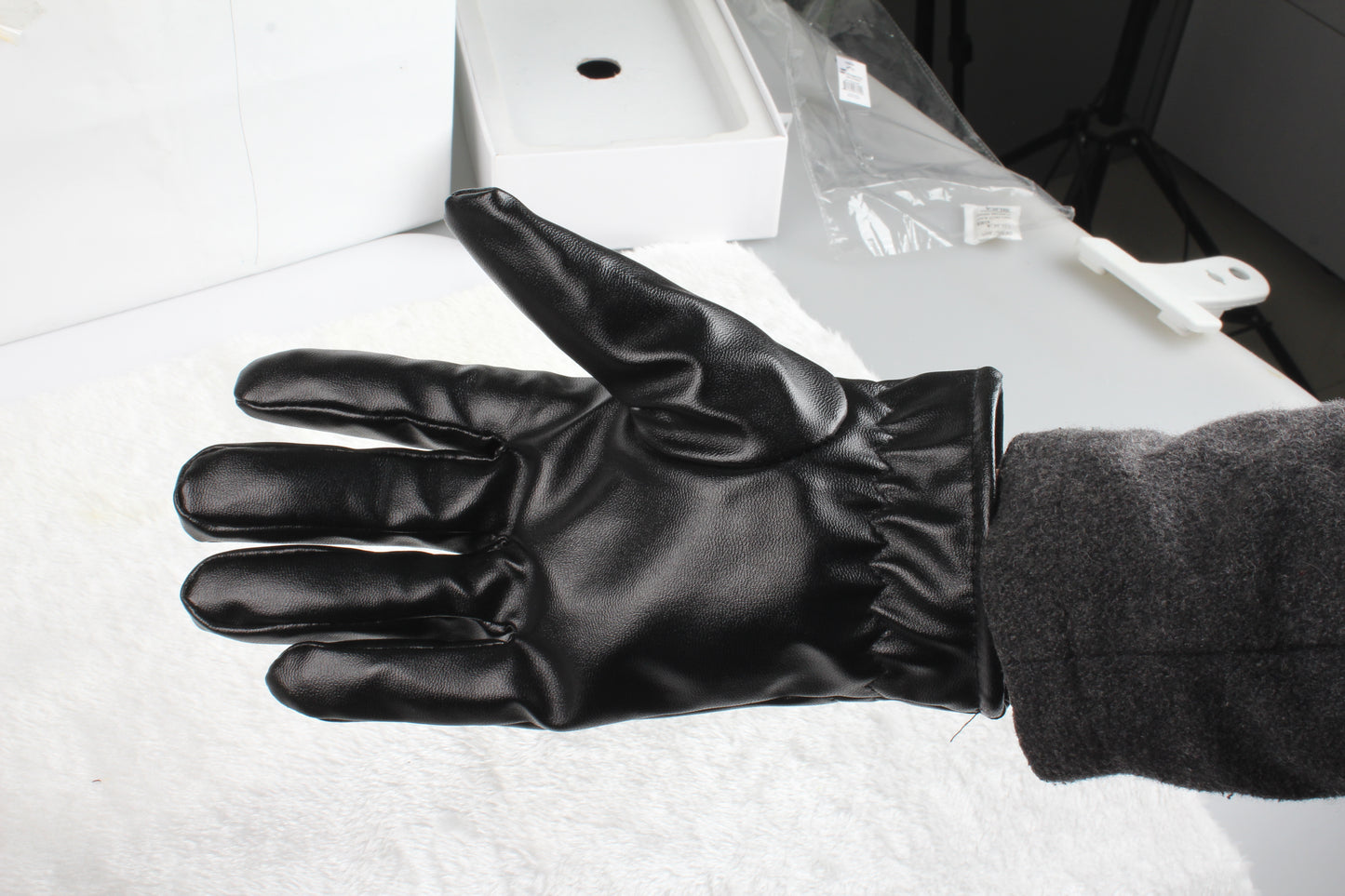 Unisex Black Leather Winter Gloves - Al-Noor Bazaar